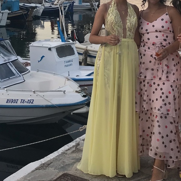 ✨Boutique Gown✨ - Picture 3 of 8